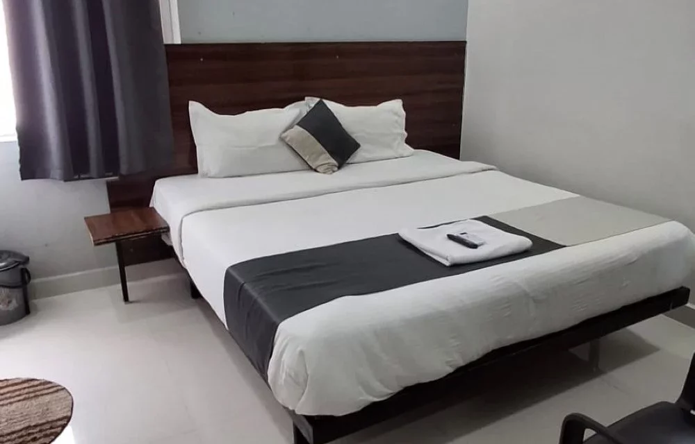 Hotel Top Inn Seasoned travelers learn early that a hotel room is more than a place to sleep Image